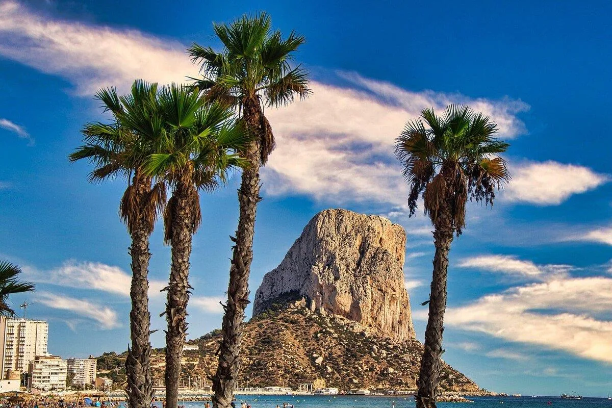 Penon de Ifach framed by palms for planning 2, 4 and 7 night Casa Toro itineraries
