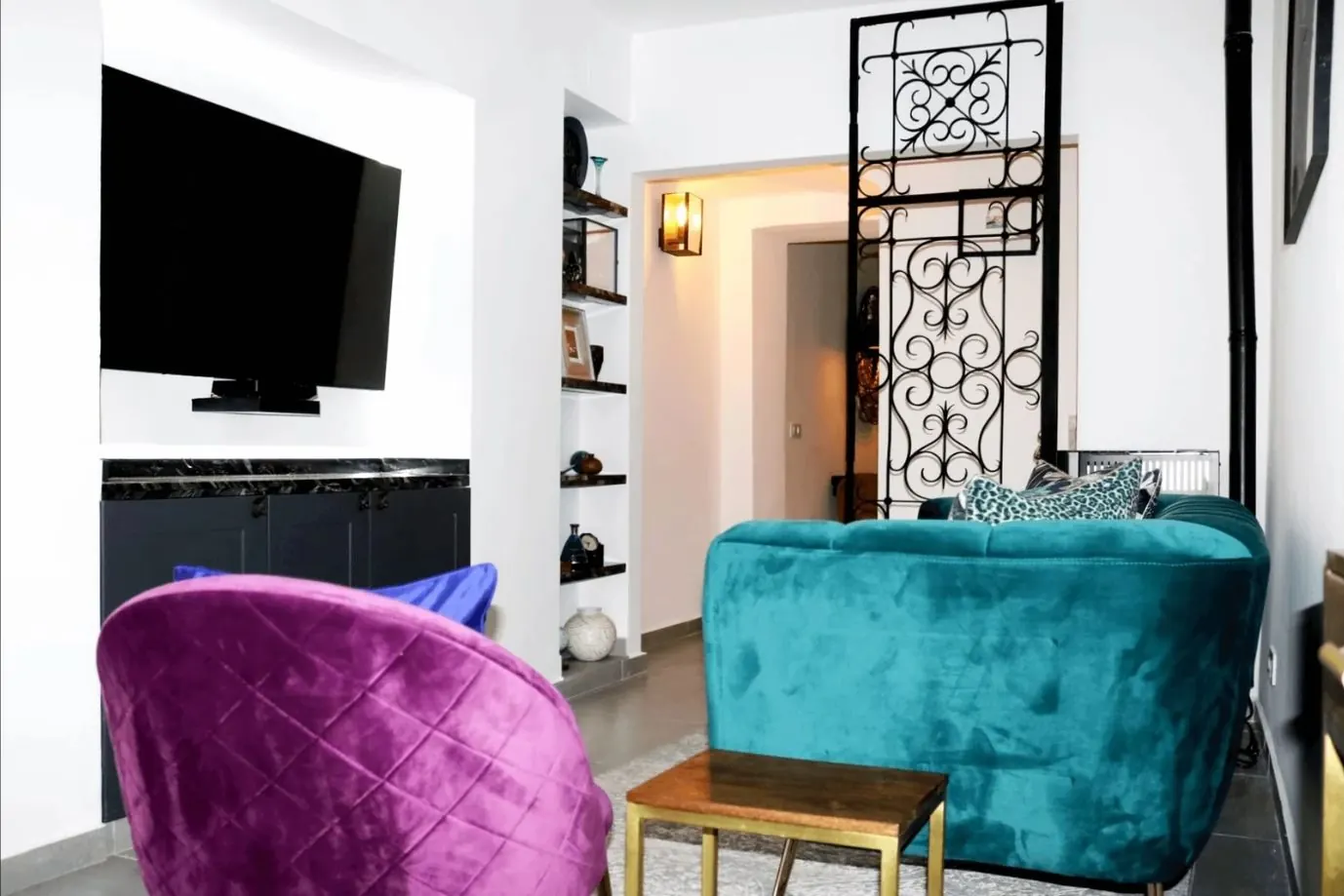 Casa Toro compact designer kitchen and living area for a walkable Calpe stay