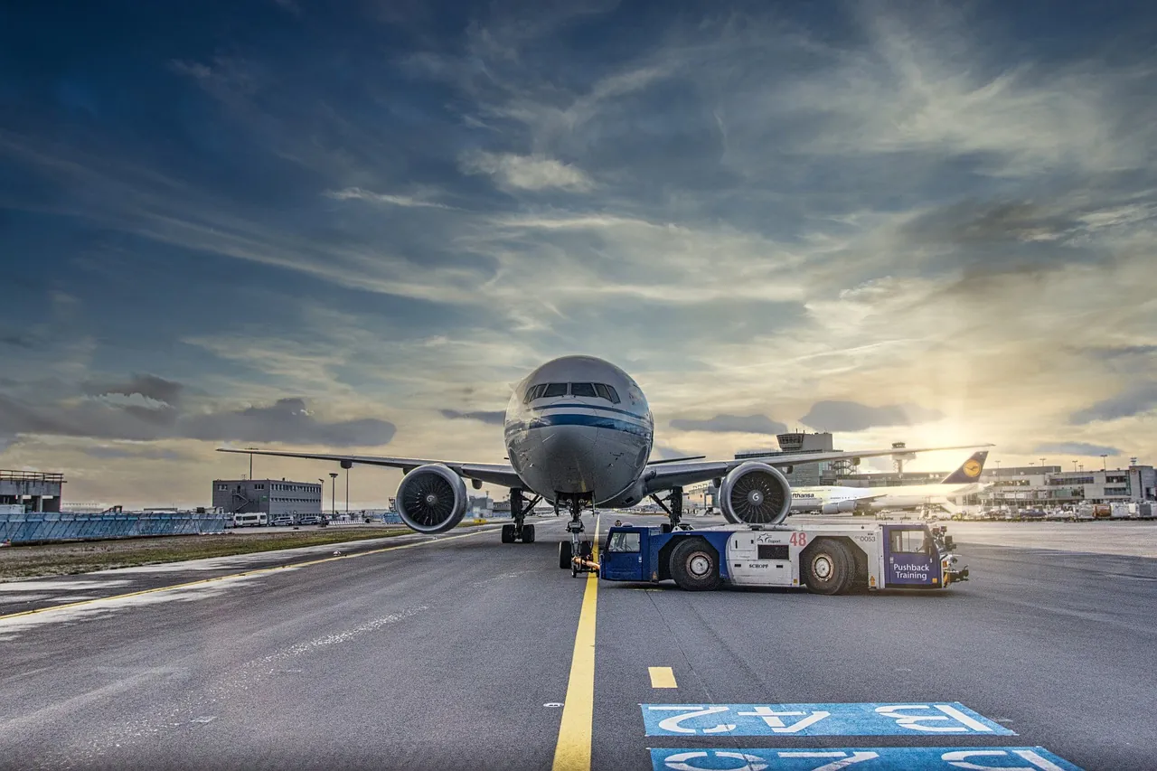 Airport runway and passenger aircraft for travel to Calpe
