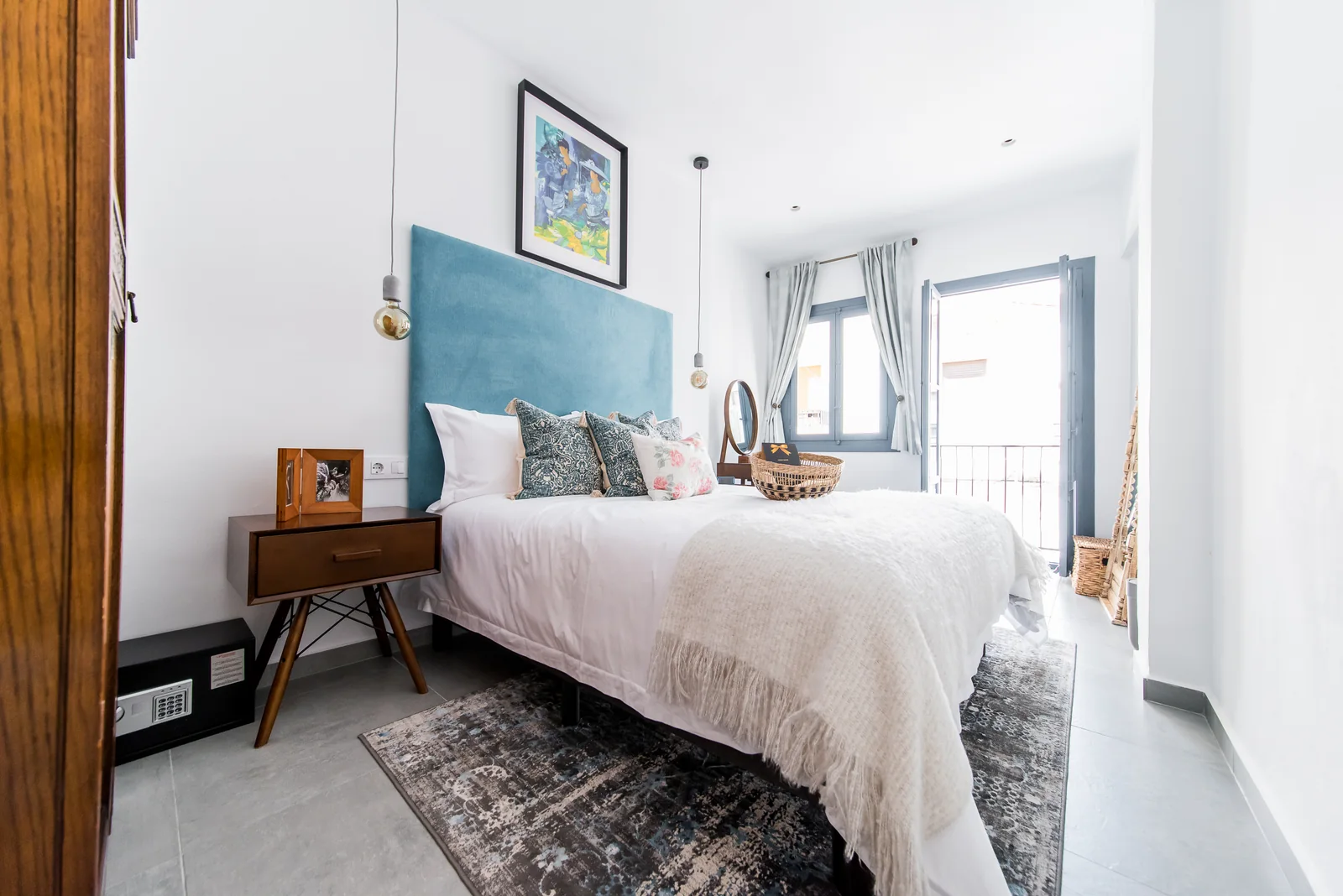 Casa Toro bedroom for couples and small groups reading verified guest reviews